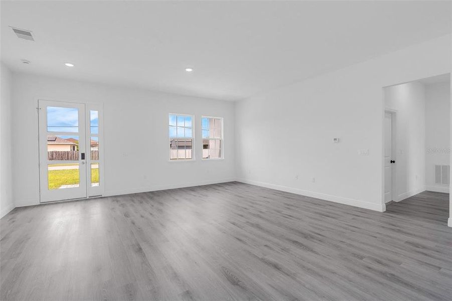 Spacious, unfurnished interior of a new home in , Ocala (Image 26).