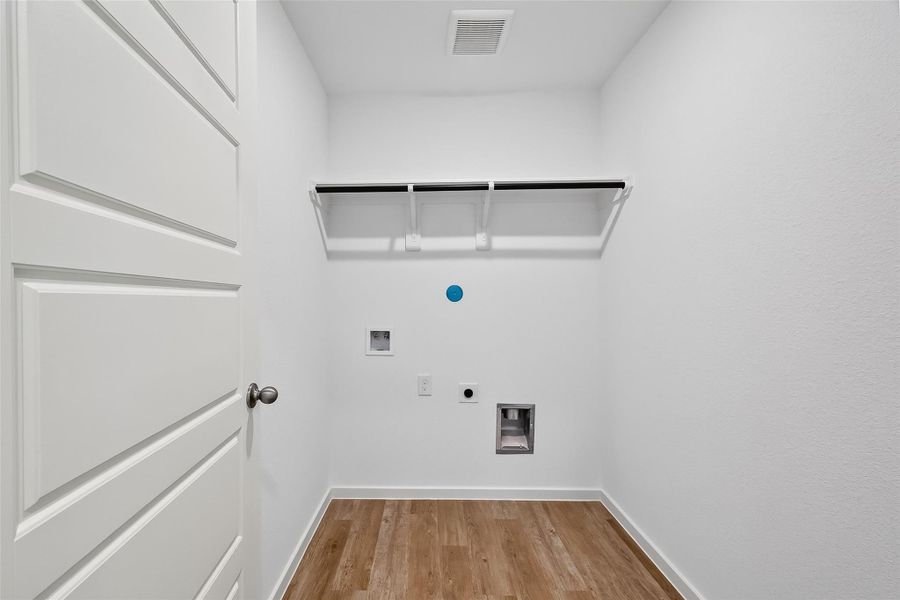 Spacious, unfurnished interior of a new home in Rollingbrook Estates, Baytown (Image 26).