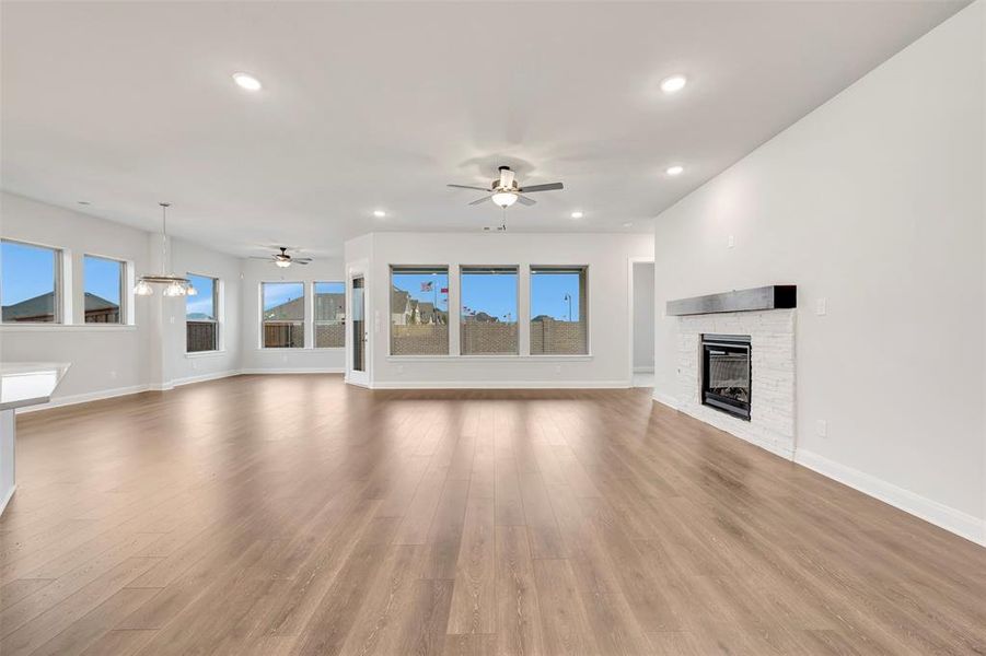Spacious, unfurnished interior of a new home in Myrtle Creek, Waxahachie (Image 26).