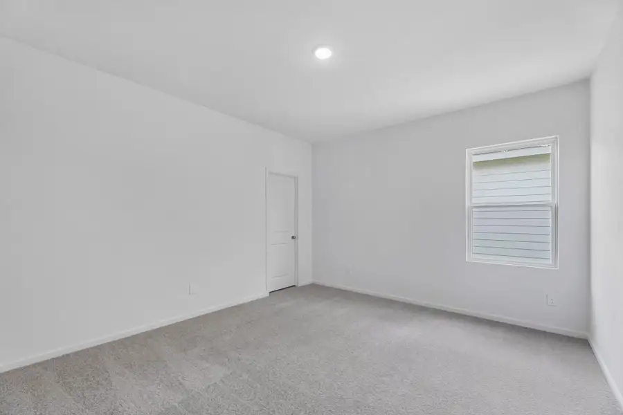 Spacious, unfurnished interior of a new home in Royal Pines, Porter (Image 16).