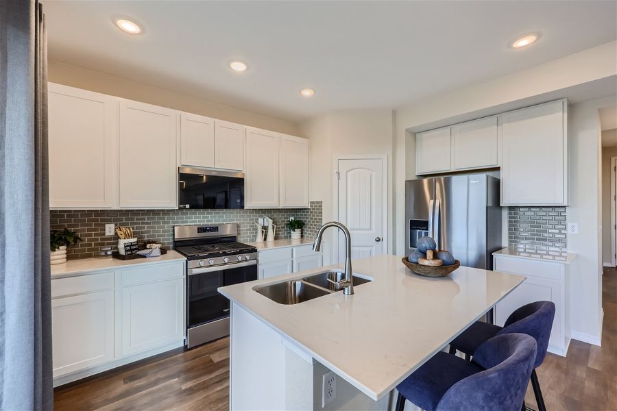 4806 truscott road - web quality - 008 - 11 kitchen