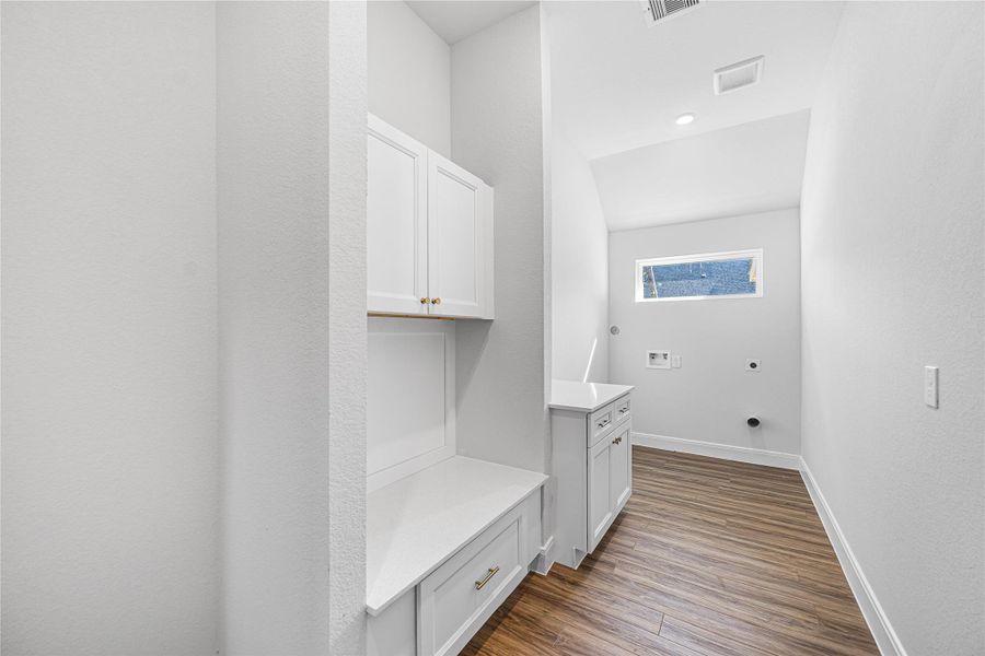 Furnished interior view inside a new home in Encino Estates, Dayton (Image 9).