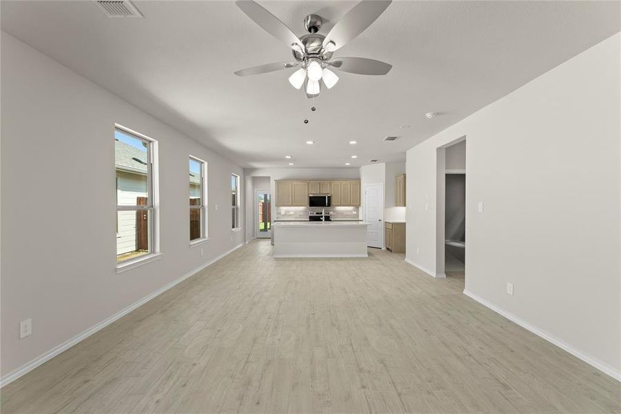 09. 1641 Meadow Crest - Family (2)