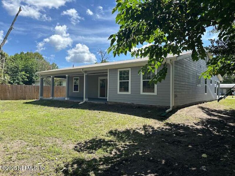 Exterior details and patio area of a home in , Jacksonville (Image 26).