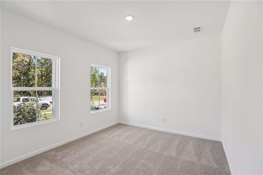 Spacious, unfurnished interior of a new home in The Pointe at Heron Bay, Locust Grove (Image 33).