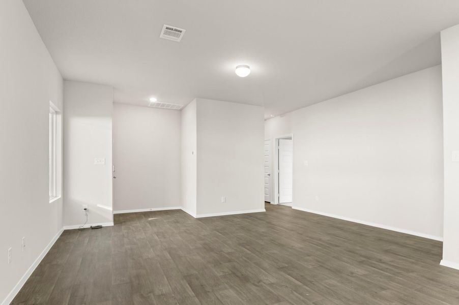 Spacious, unfurnished interior of a new home in Harvest Ridge, Elgin (Image 24).