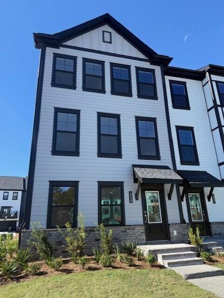 Condo located in Summerville, SC showcasing its design and architecture (Image 3).