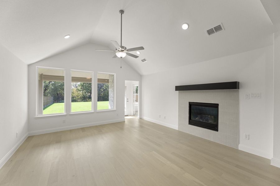 Spacious, unfurnished interior of a new home in The Reserve at Spiritas Ranch, Little Elm (Image 21).