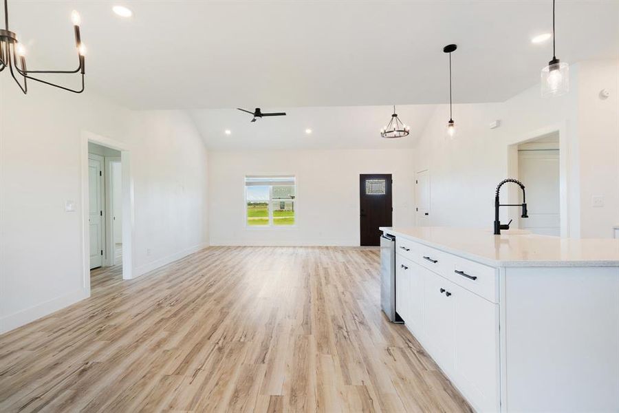 Spacious, unfurnished interior of a new home in , Sumner (Image 12).