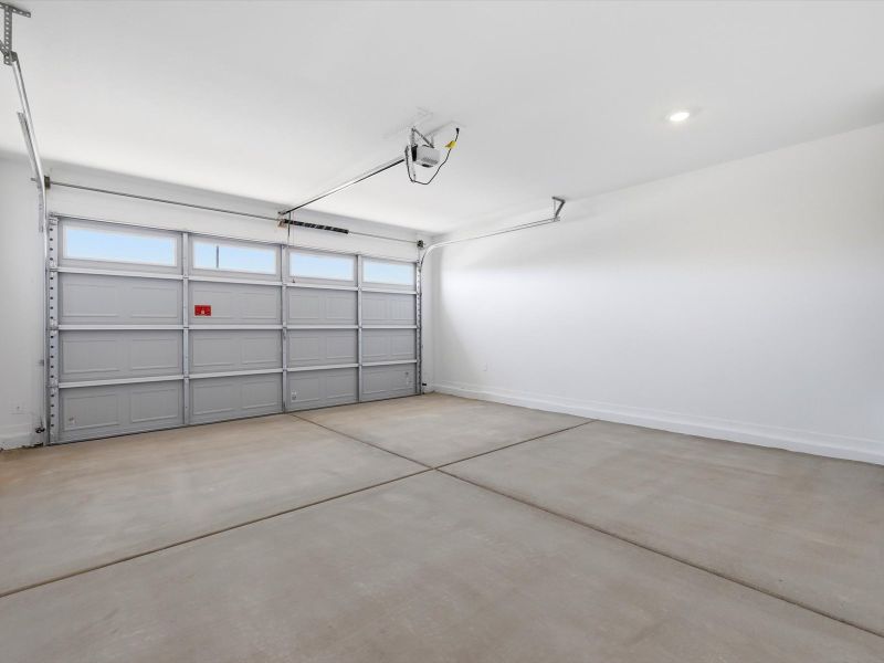 Spacious, unfurnished interior of a new home in Meritage Homes by Teravalis - Estate Series, Buckeye (Image 16).