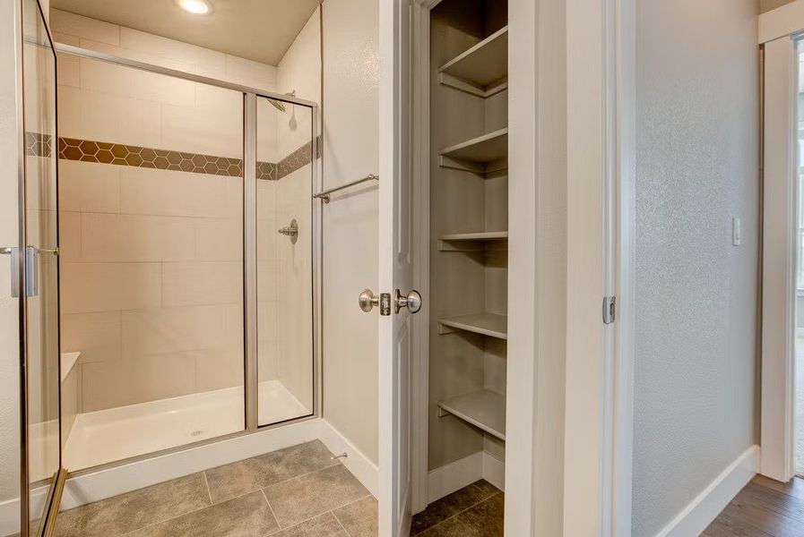 Spacious, unfurnished interior of a new home in The Lakes at Centerra - North Shore Flats, Loveland (Image 10).