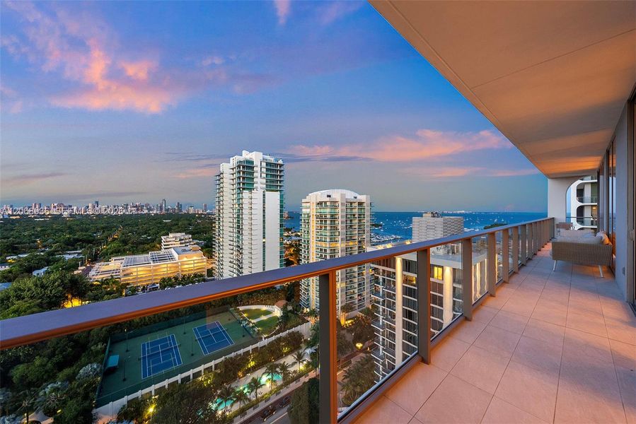 Condo located in Miami, FL showcasing its design and architecture (Image 4). Condo located in Miami, FL showcasing its design and architecture (Image 4).