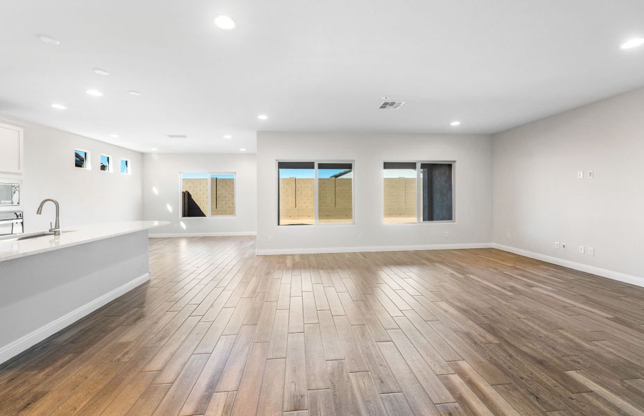 Spacious, unfurnished interior of a new home in Parkside at Anthem at Merrill Ranch, Florence (Image 18).