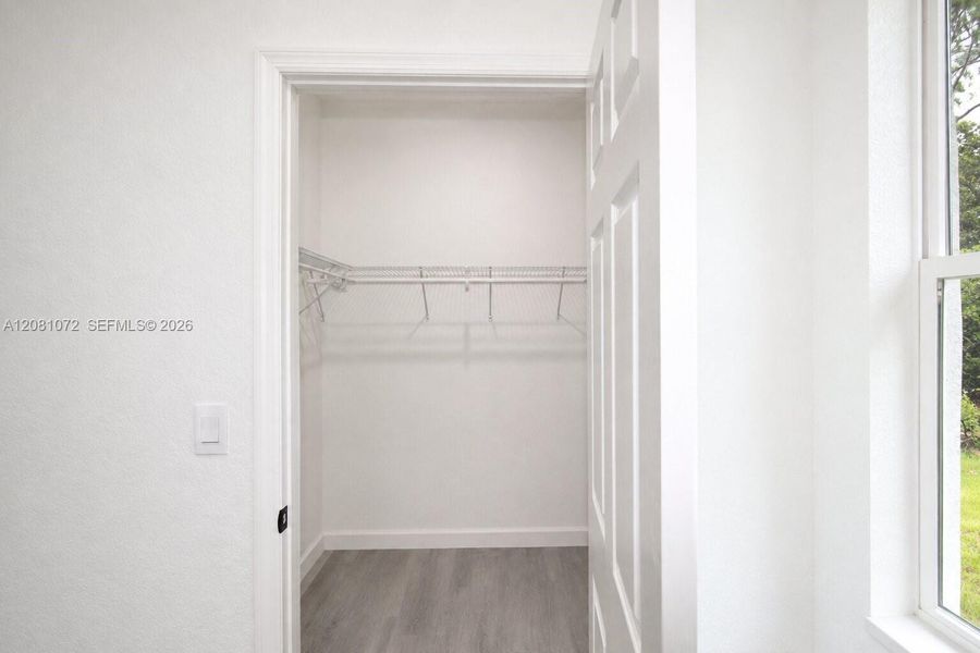 Spacious, unfurnished interior of a new home in , Sebring (Image 35).