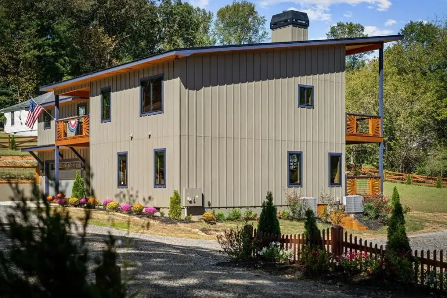 Exterior details and patio area of a home in , Blue Ridge (Image 21).