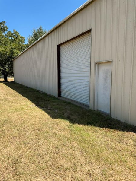 Exterior details and patio area of a home in , Groesbeck (Image 16).