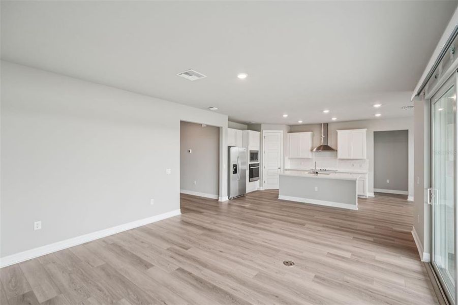 Spacious, unfurnished interior of a new home in Crescent Lakes - Signature Series, Punta Gorda (Image 15).