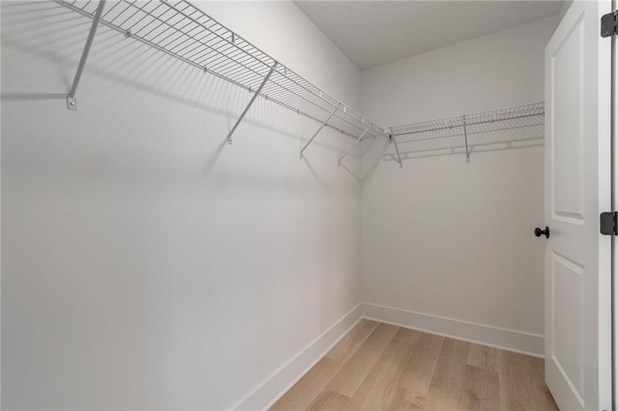 Spacious, unfurnished interior of a new home in , Gainesville (Image 13).