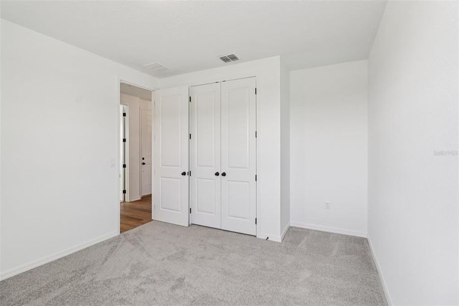 Spacious, unfurnished interior of a new home in Ardisia Park, New Smyrna Beach (Image 36).