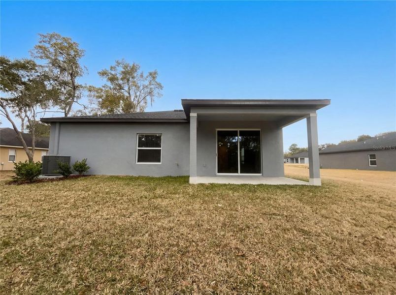 Exterior details and patio area of a home in Grand Park, Dunnellon (Image 3).