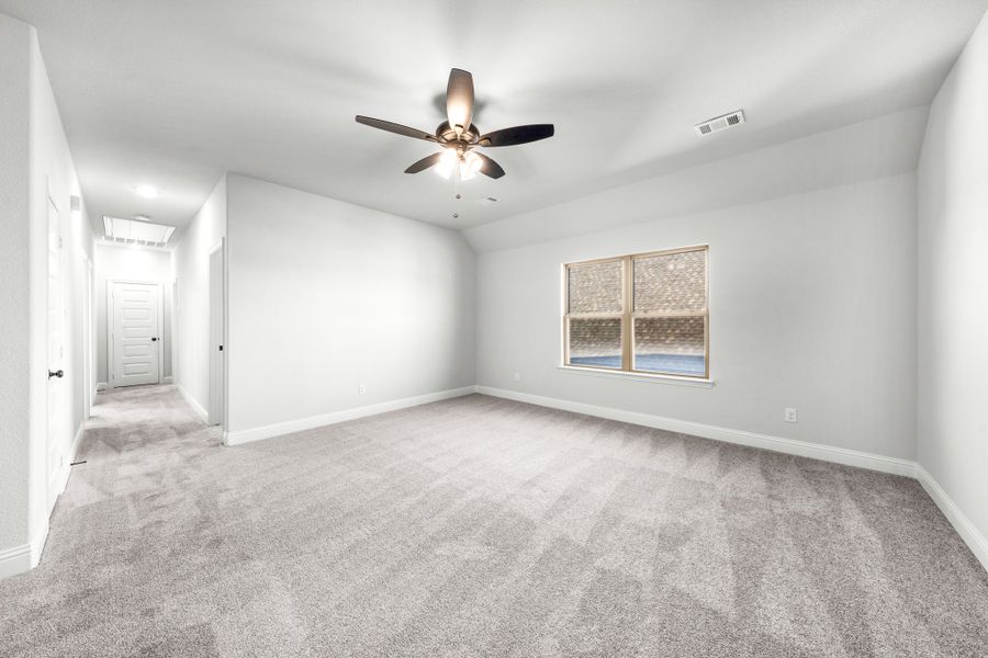 Spacious, unfurnished interior of a new home in Forest Ridge Estates, Greenville (Image 34).
