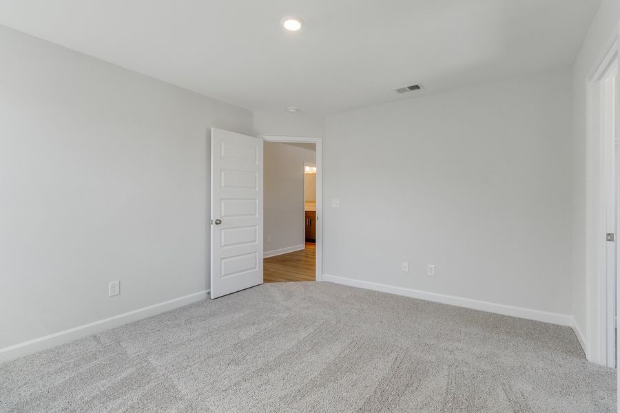 Spacious, unfurnished interior of a new home in Pebble Branch, Chapin (Image 39).