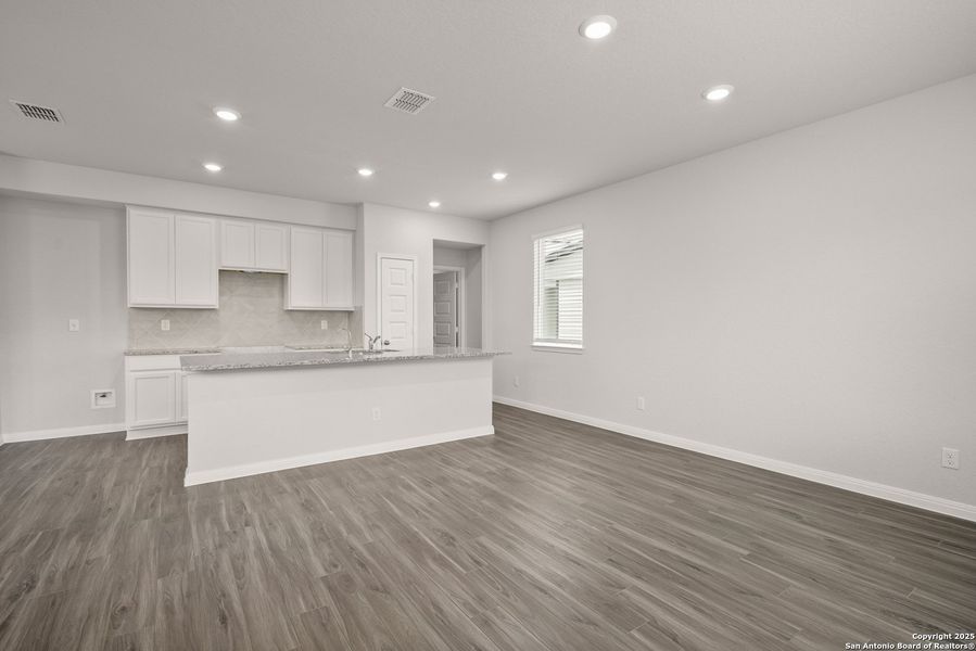 Spacious, unfurnished interior of a new home in Melissa Ranch, San Antonio (Image 25). Spacious, unfurnished interior of a new home in Melissa Ranch, San Antonio (Image 25).