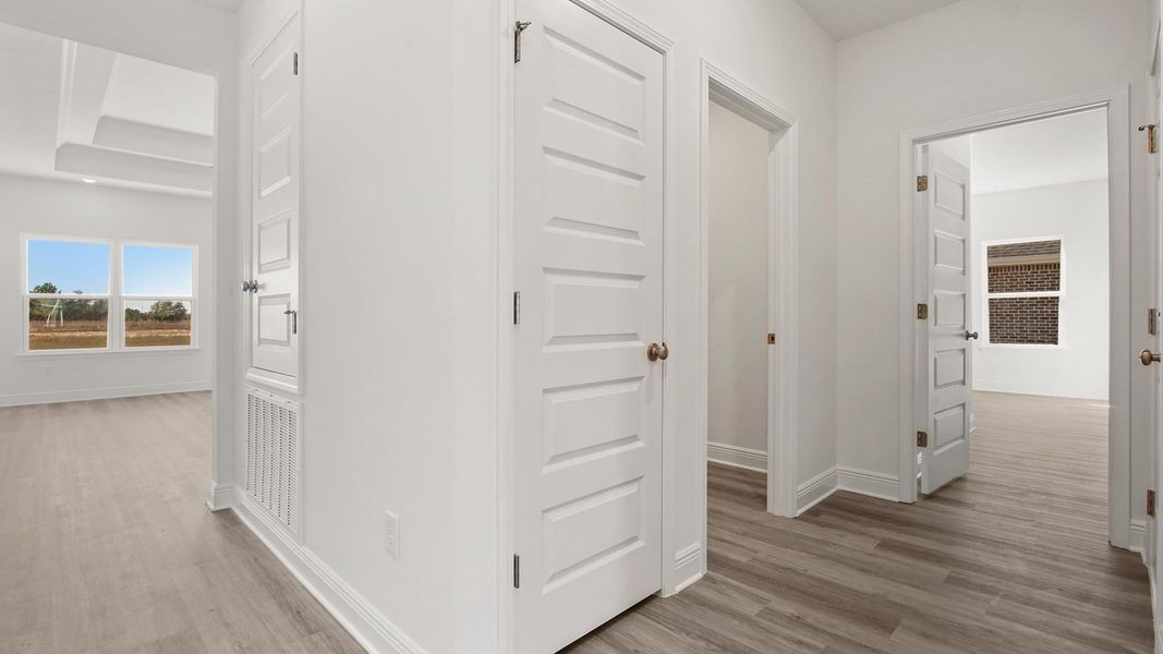 Spacious, unfurnished interior of a new home in Owl's Head Farms, Freeport (Image 23).