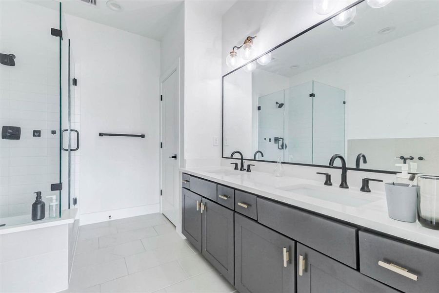 Furnished interior view inside a new home in Eastwood Estates, Houston (Image 10). Furnished interior view inside a new home in Eastwood Estates, Houston (Image 10).