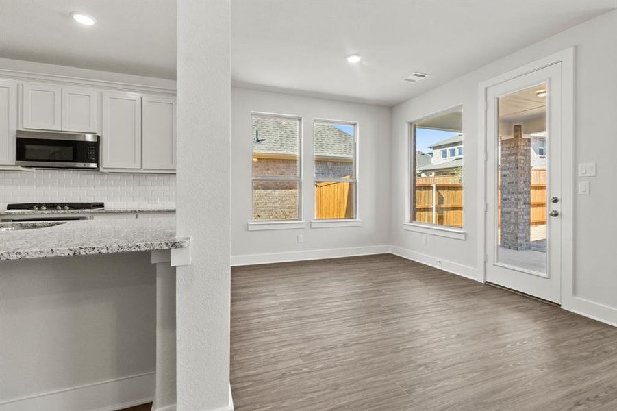 Spacious, unfurnished interior of a new home in Lyons Crest Estates, Garland (Image 14).