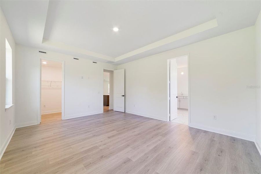 Spacious, unfurnished interior of a new home in Estates at Lake Jesup, Sanford (Image 27).