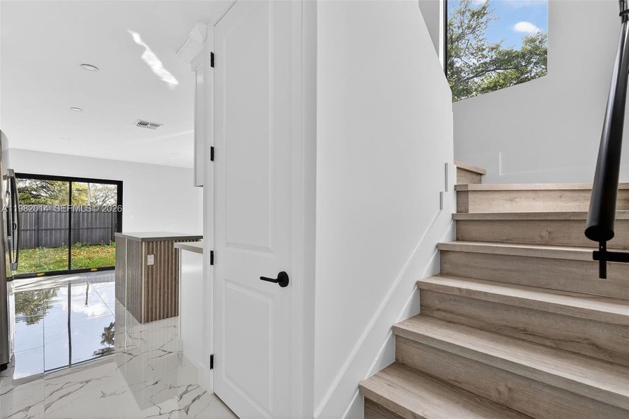 Spacious, unfurnished interior of a new home in , Miami (Image 27).