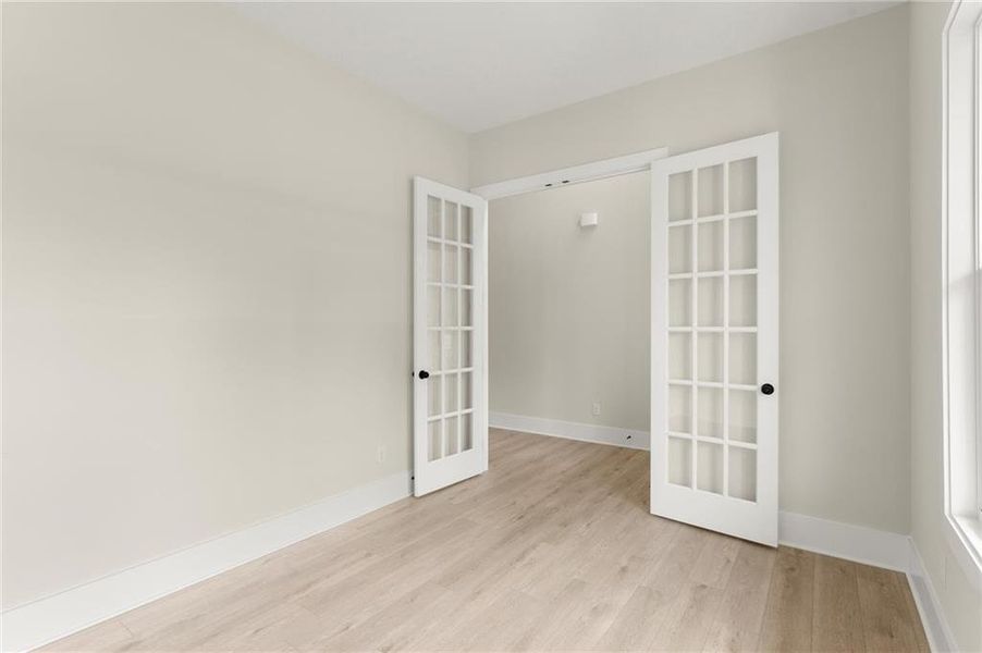 Spacious, unfurnished interior of a new home in Hillgrove Preserve, Powder Springs (Image 35).