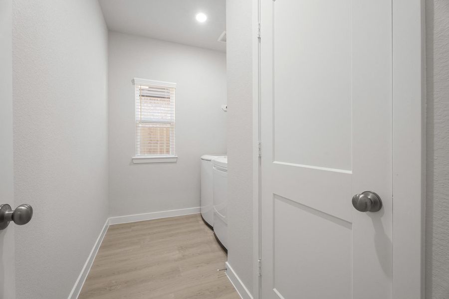 Spacious, unfurnished interior of a new home in Lago Mar, Texas City (Image 24).