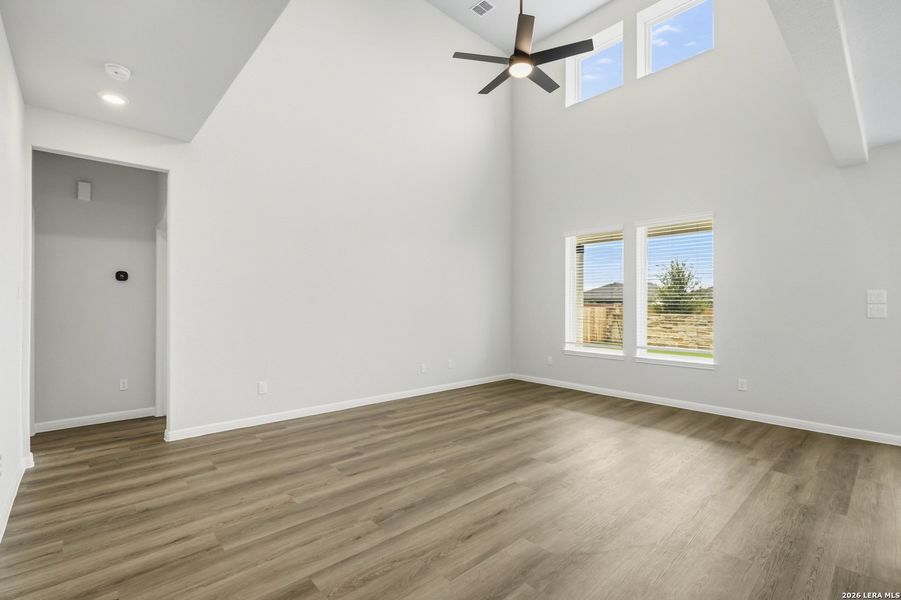 Spacious, unfurnished interior of a new home in Cinco Lakes, San Antonio (Image 19).