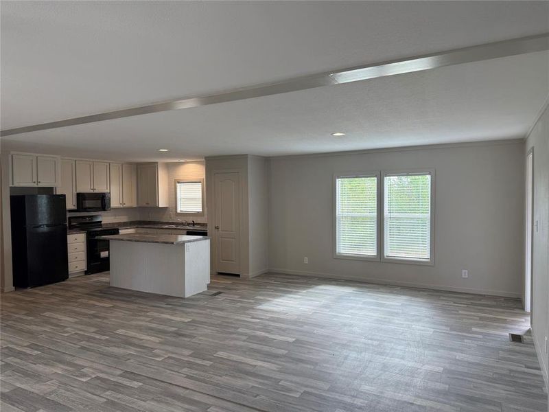Spacious, unfurnished interior of a new home in , Whitesboro (Image 11).