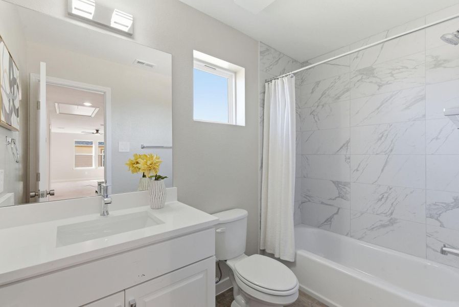 Furnished interior view inside a new home in , Fresno (Image 34).