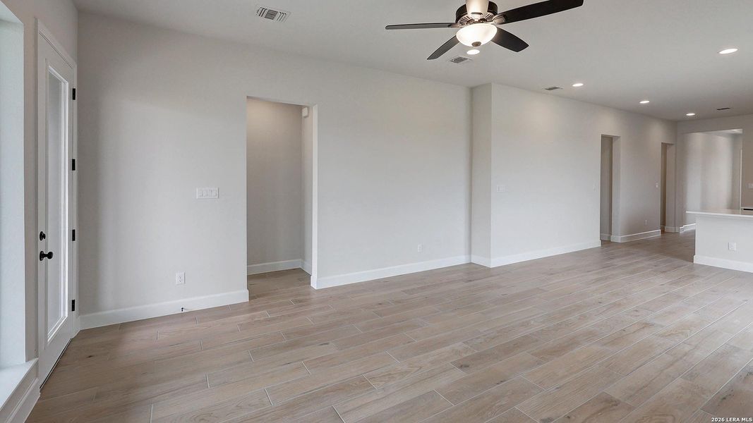 Spacious, unfurnished interior of a new home in Briggs Ranch, San Antonio (Image 22).