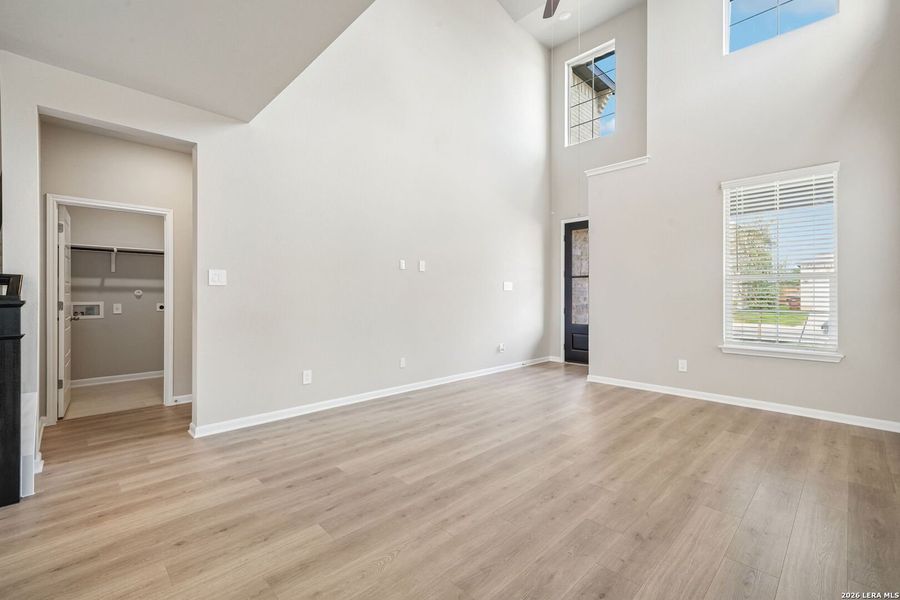 Spacious, unfurnished interior of a new home in Thomas Pond, San Antonio (Image 20). Spacious, unfurnished interior of a new home in Thomas Pond, San Antonio (Image 20).