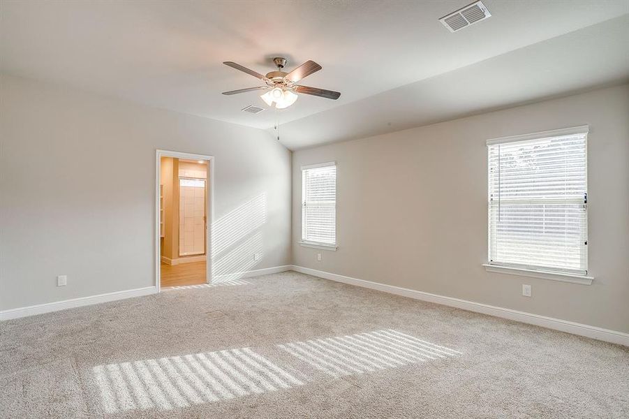 Spacious, unfurnished interior of a new home in , Burleson (Image 27).