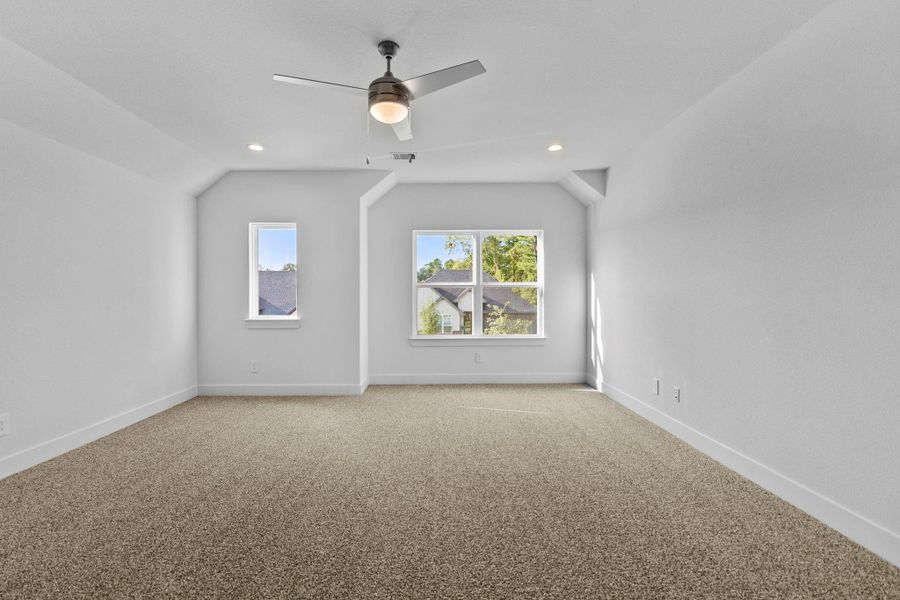 Spacious, unfurnished interior of a new home in Silverthorne, Conroe (Image 29).