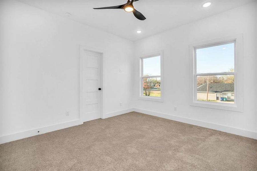 Spacious, unfurnished interior of a new home in , Waxahachie (Image 20).