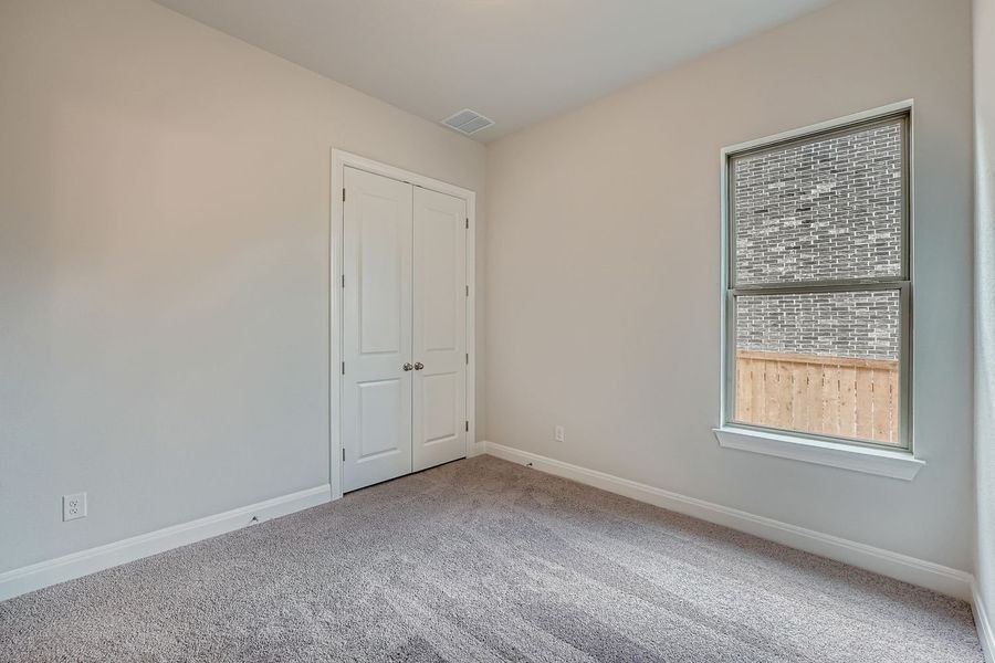 Spacious, unfurnished interior of a new home in 6 Creeks, Kyle (Image 10).