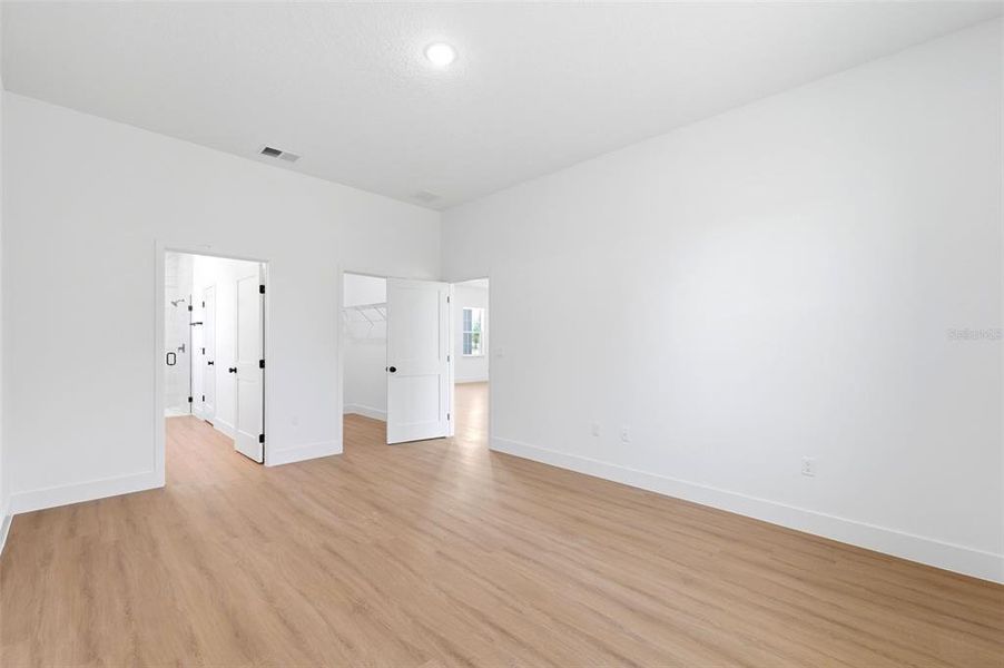 Spacious, unfurnished interior of a new home in , Ocala (Image 24).
