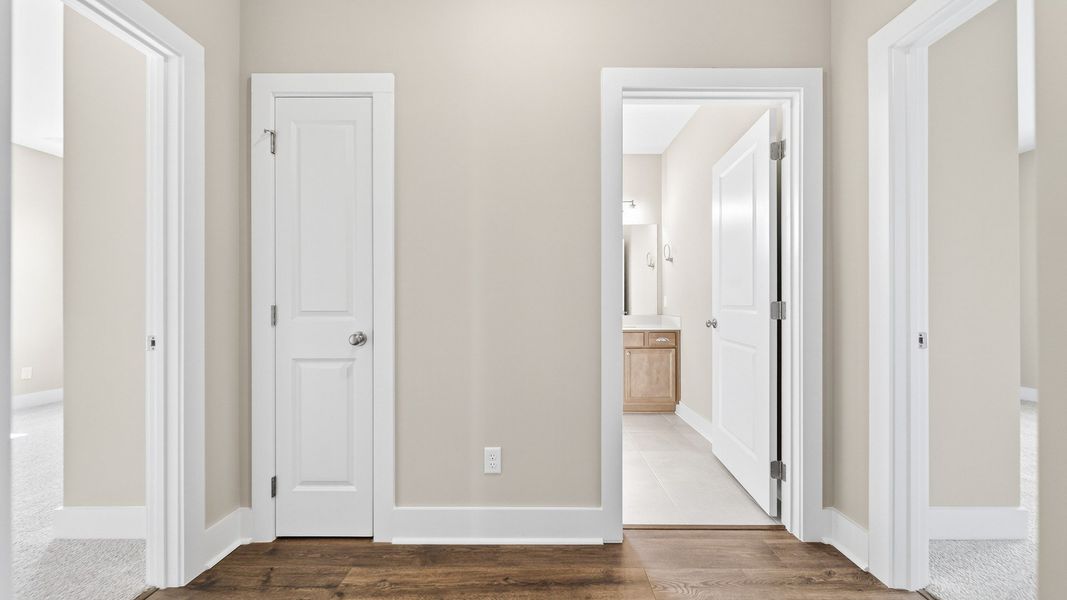 Spacious, unfurnished interior of a new home in McClure Farms, Columbia (Image 40).