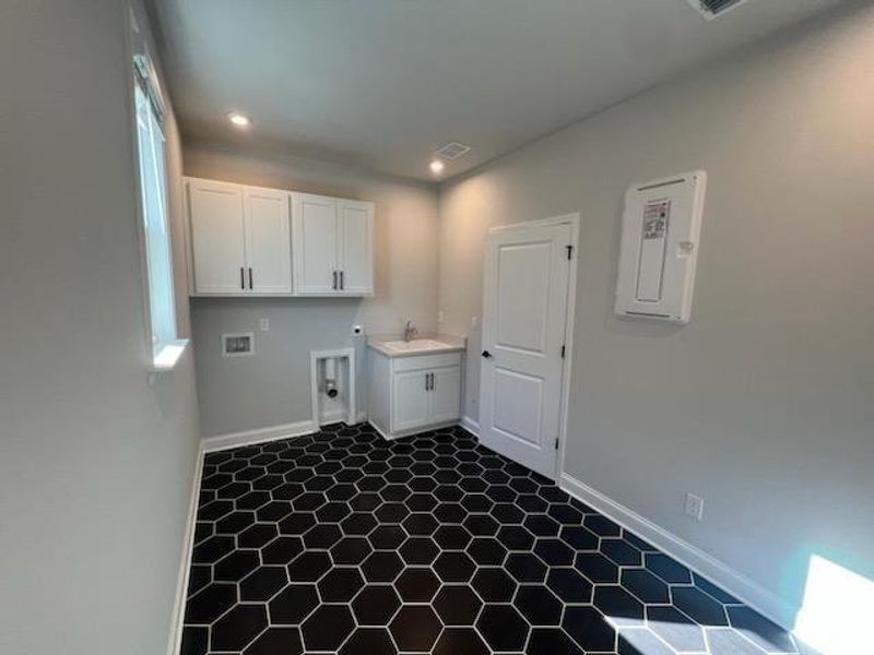 Spacious, unfurnished interior of a new home in Del Webb at Lake Oconee, Greensboro (Image 11). Spacious, unfurnished interior of a new home in Del Webb at Lake Oconee, Greensboro (Image 11).