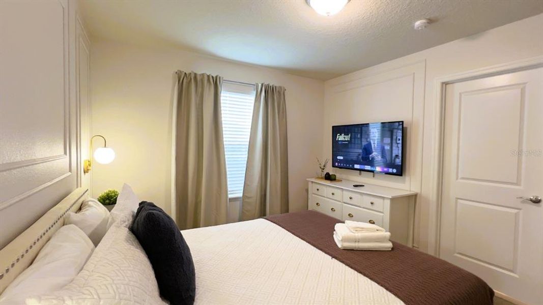 Furnished interior view inside a new home in , Clermont (Image 60).