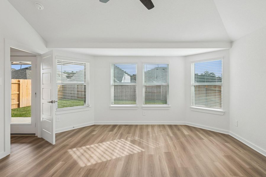 Spacious, unfurnished interior of a new home in Lone Star Landing, Montgomery (Image 36).