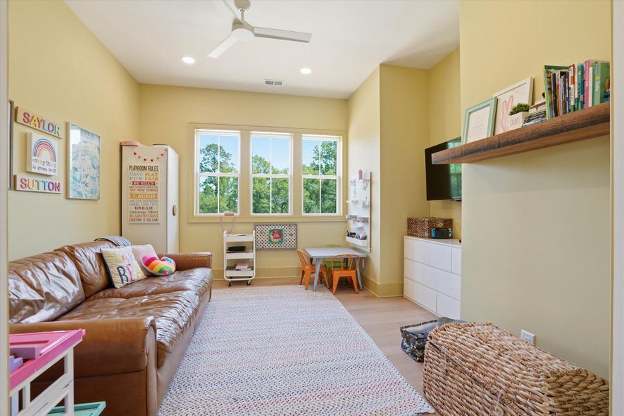 Furnished interior view inside a new home in , Wadmalaw Island (Image 34).