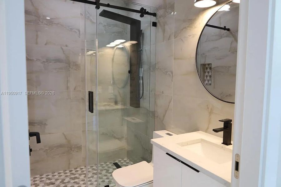 Furnished interior view inside a new home in , Tavernier (Image 9).